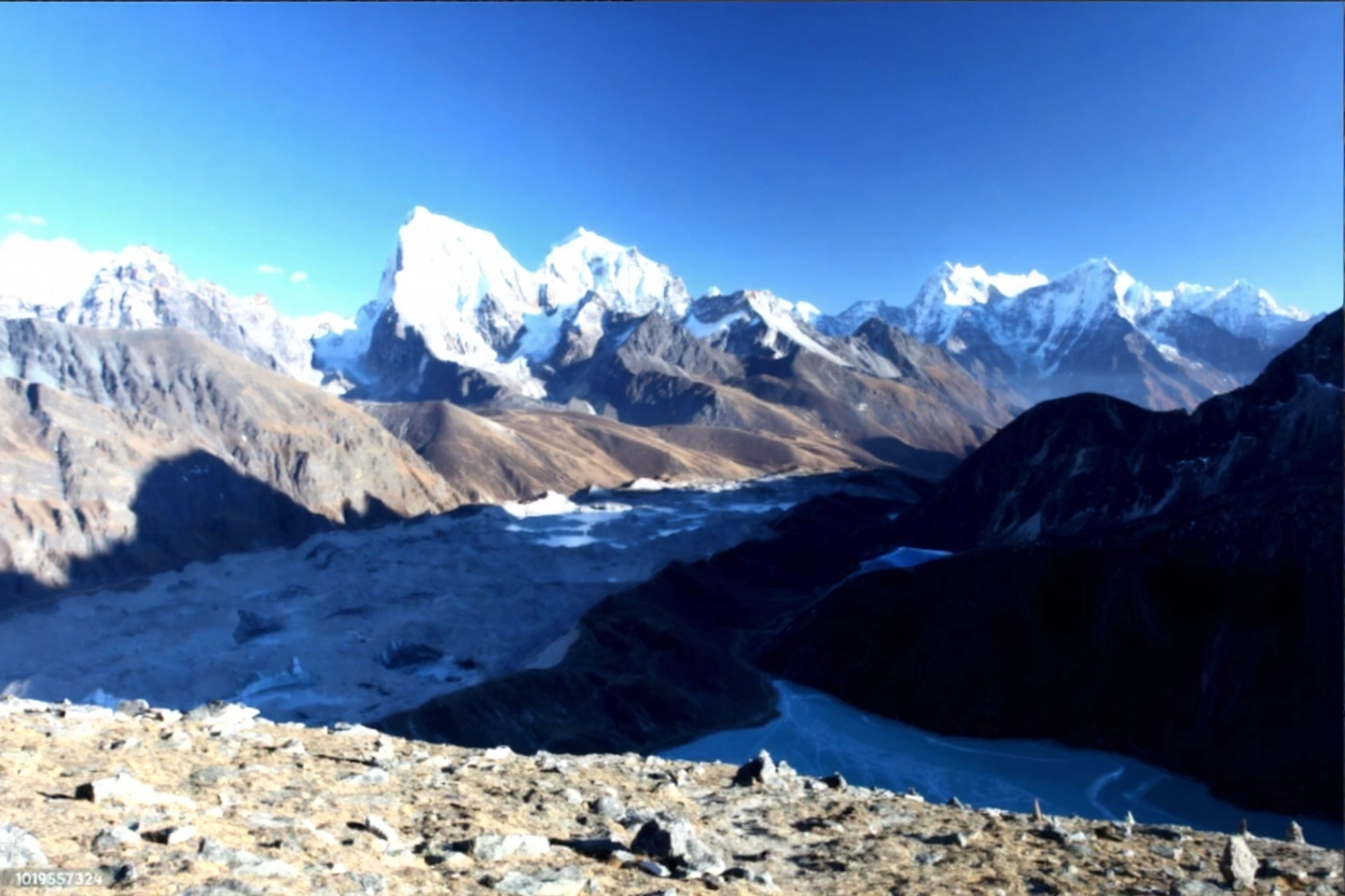 EVEREST THREE HIGH PASS TREK